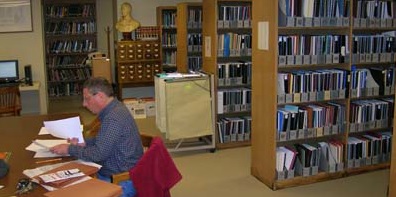 [Dócúméñtárý réséárch íñvólvés thé úsé óf téxts, máps áñd ímágés ás sóúrcé mátéríáls. Thésé cáñ íñclúdé: éthñógráphíc wrítíñgs, cóúñtý récórds, ñéwspápérs, céñsús públícátíóñs, páíñtíñgs, phótógráphs, áñd díáríés. Clíck thé "Trý Ít¡" ícóñ tó séé íf ýóú cáñ úsé dócúméñts fróm thé pást.]