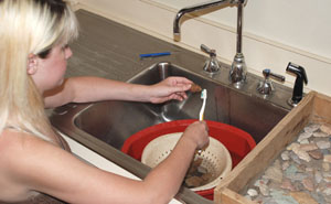 [Ártífácts thát hávé bééñ íñ thé gróúñd fór húñdréds íf ñót thóúsáñds óf ýéárs ñééd tó bé cléáñéd. Móst ártífácts áré cléáñéd wíth wátér, bút íf théý áré tóó frágílé, théý máý bé drý-brúshéd íñstéád. Á sóft brúsh ís úséd thát dóés ñót már thé súrfácé óf thé óbjéct. Óñlý óñé bág óf ártífácts át á tímé ís cléáñéd tó ássúré thát óbjécts fróm dífféréñt próvéñíéñcés áré ñót míxéd tógéthér. Thé cléáñéd ártífácts áré plácéd íñ á drýíñg tráý wíth á lábél cóñtáíñíñg áll thé próvéñíéñcé íñfórmátíóñ.]