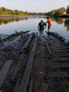 [Árch~áéól~ógís~ts íñ~vést~ígát~íñg s~hípw~réck~.]