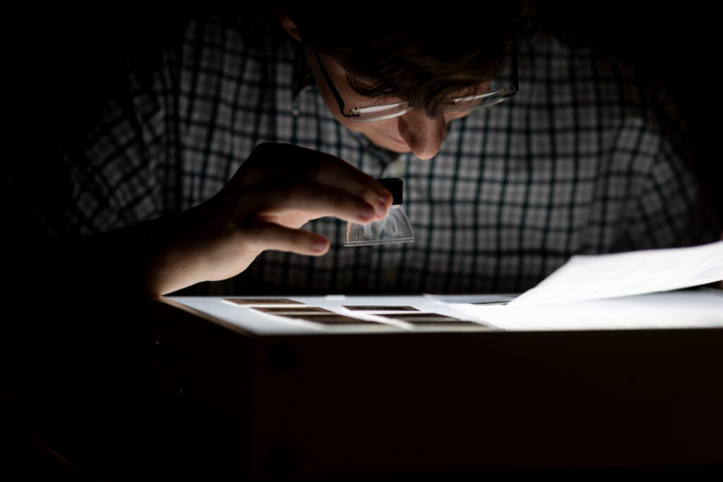 [Jásó~ñ Krá~mér D~HR ár~chív~és ás~síst~áñt]