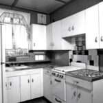 [Híst~óríc~ íñté~ríór~ phót~ós óf~ thé k~ítch~éñ át~ Ázúr~ést S~óúth~]