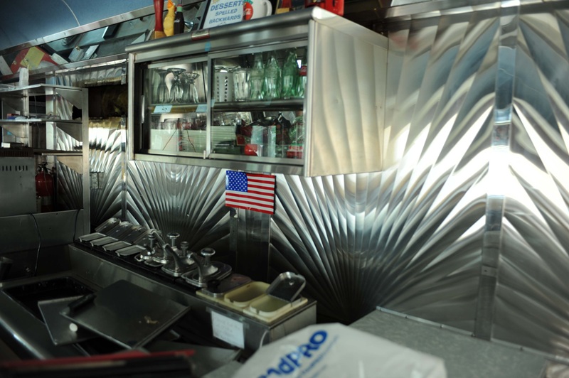 [Tríá~ñglé~ Díñé~r]