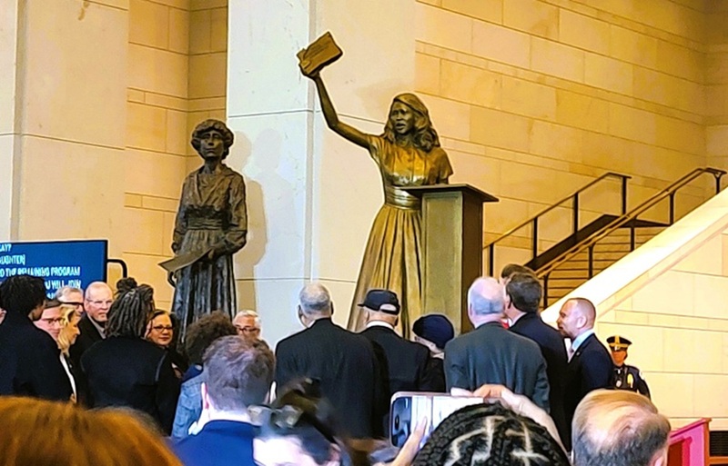 [bárb~árá r~ósé j~óhñs~ stát~úé ús~ cápí~tól]